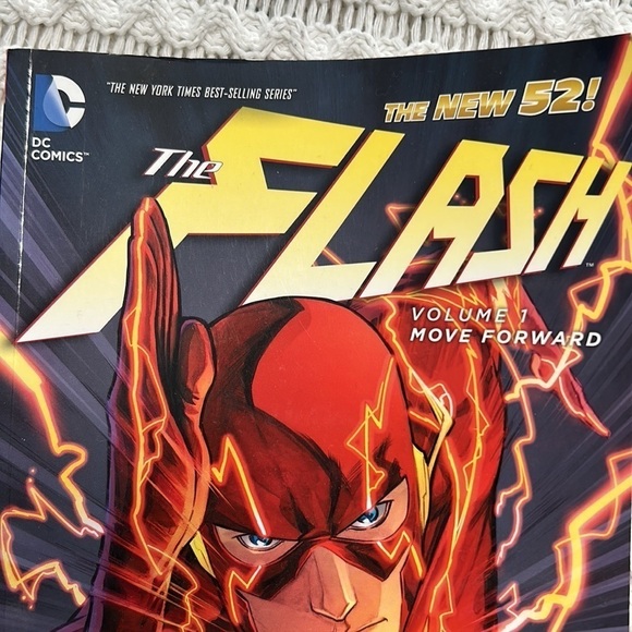 Dc comics • the flash volume 1 move forward book - Picture 2 of 13